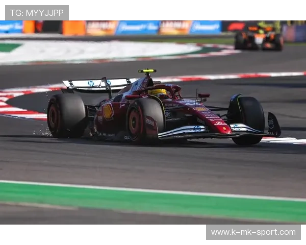 赛段操作揭秘：车手如何掌控复杂路况？，赛车比赛时车手如何平顺驾驶